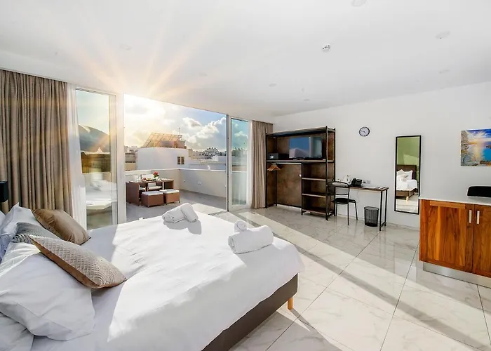 בית הארחה South Wind 4*