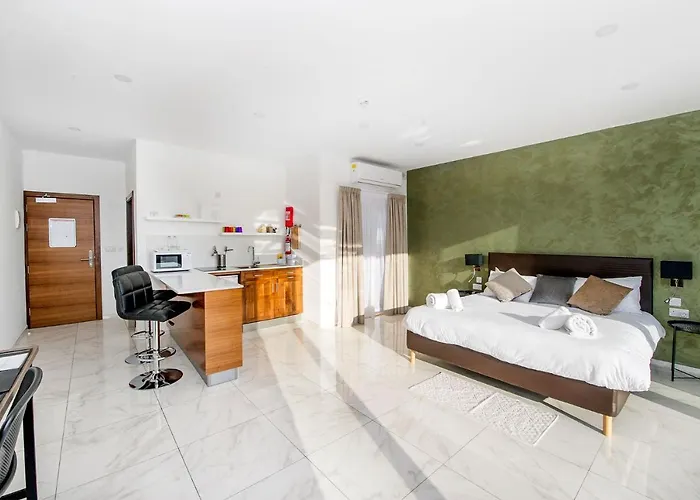 South Wind בית הארחה 4*