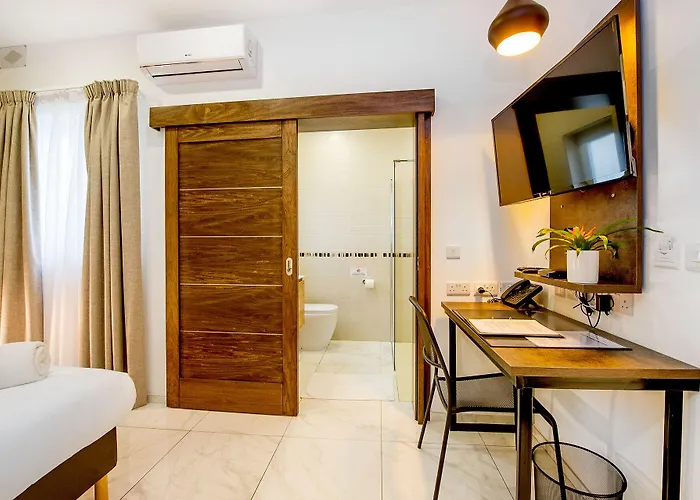 South Wind בית הארחה מרסשלוק